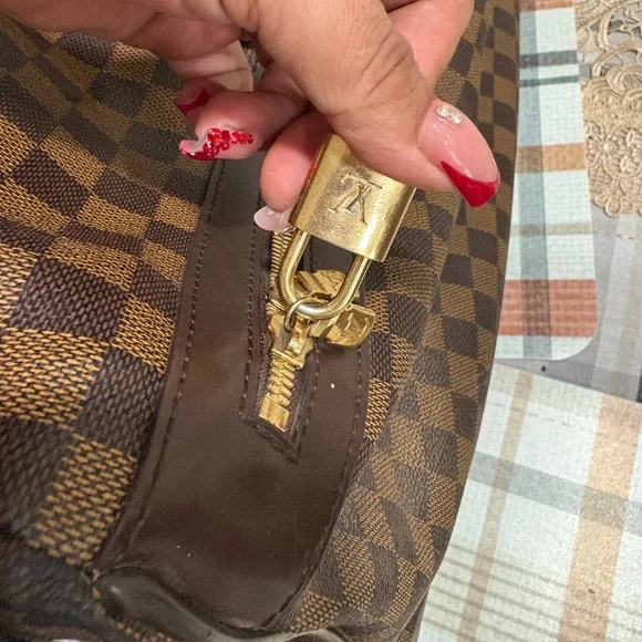 Louis Vuitton Travel Bag - Picture 10 of 16